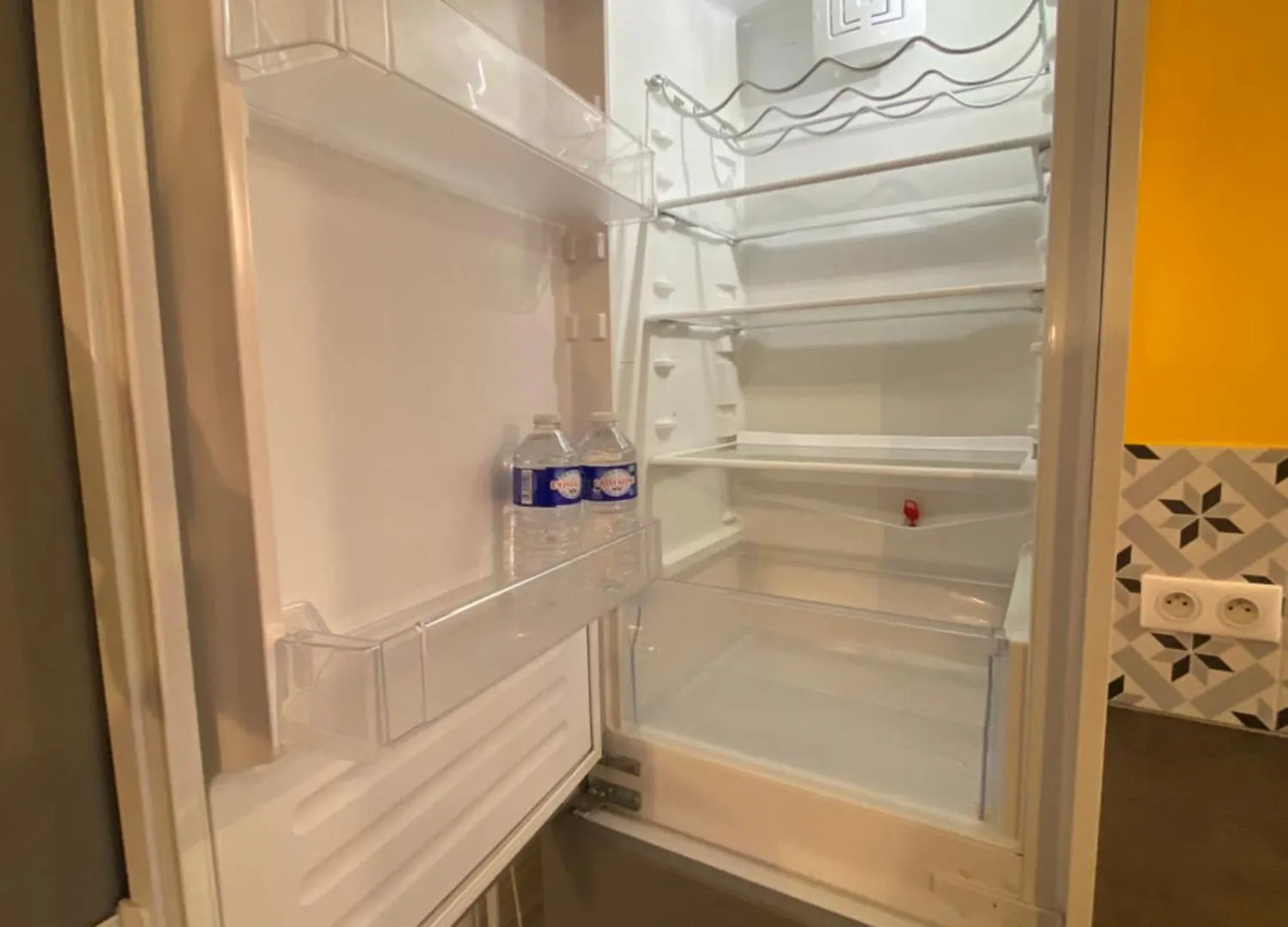 Appartement Tres Calme Sur Cour - Cardinet Paris 0*,  France