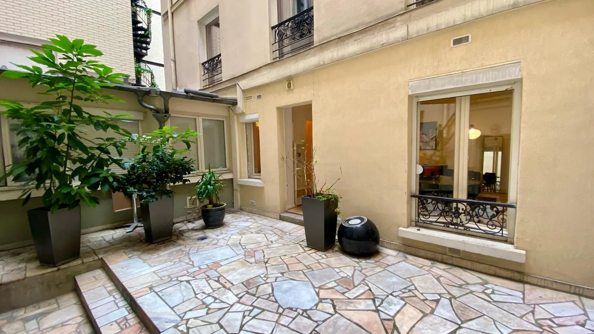 Appartement Tres Calme Sur Cour - Cardinet Paris 0*,  France