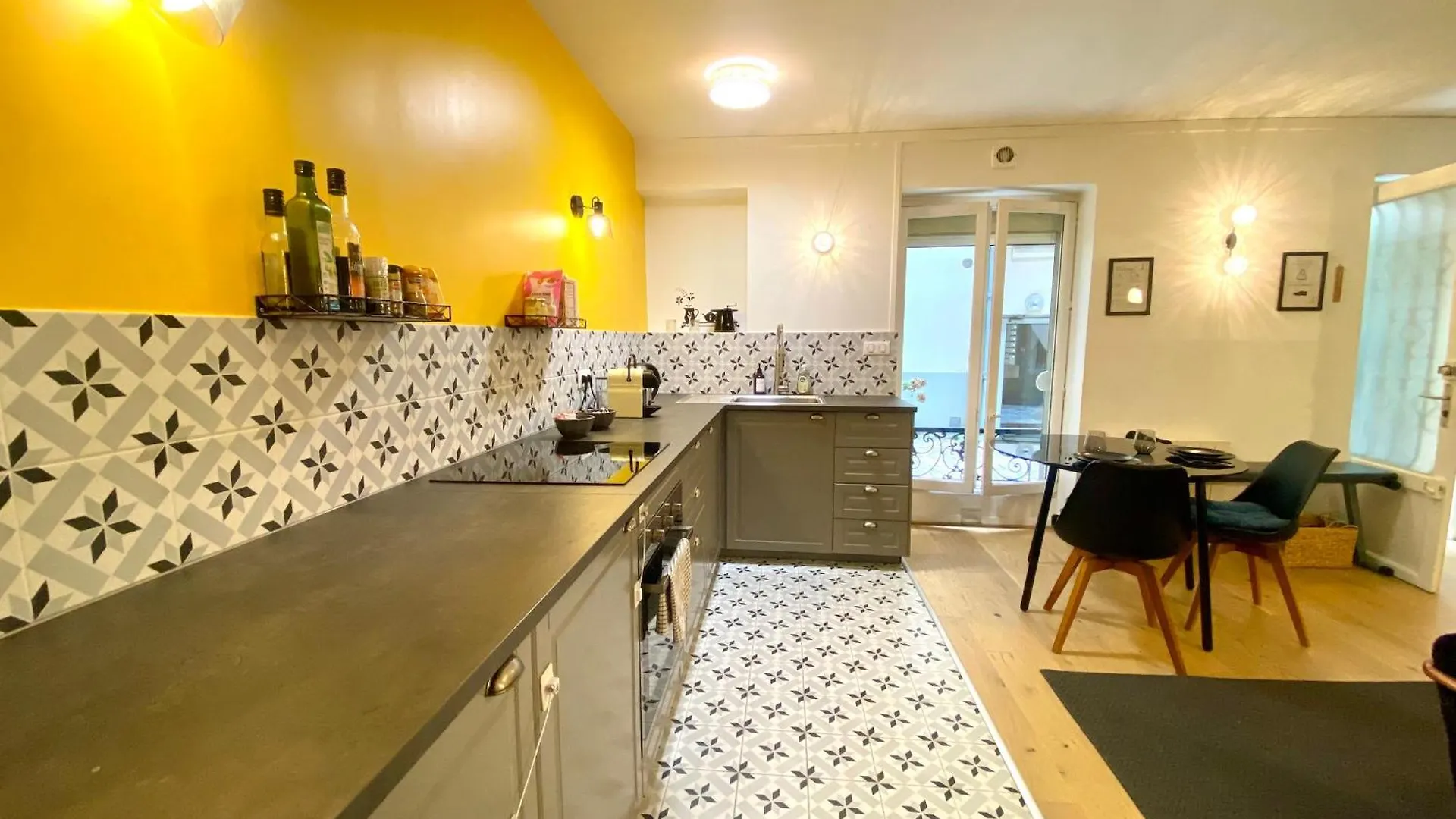 Appartement Tres Calme Sur Cour - Cardinet Paris France